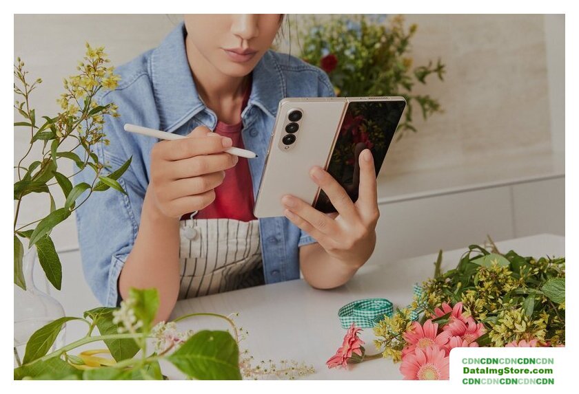 Телефон Samsung Galaxy Z Fold4 12GB/256GB (бежевый) - Изображение №17 — buytech